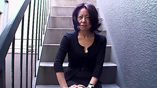 Amateur Japanese mature Junko Sakashita moans during fucking