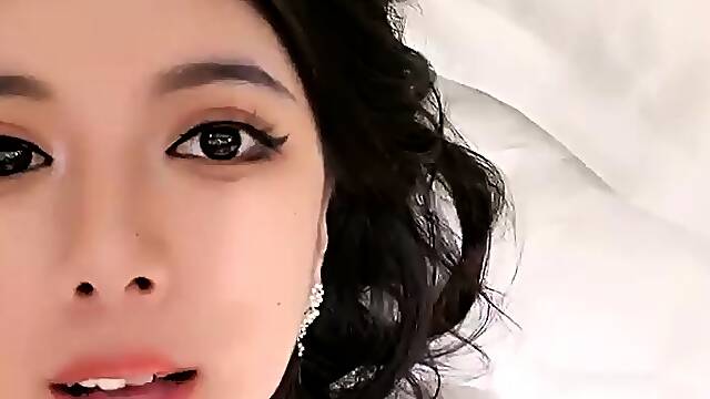 Cute amateur brunette naughty in solo jerking show on camera
