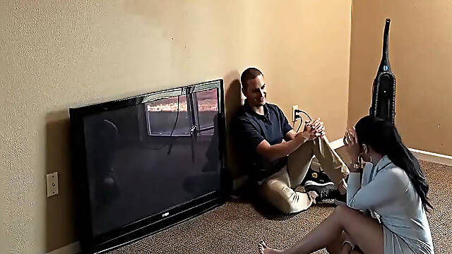 Curvy Latina Wife Cheats On Her Husband With The Cable Guy 2