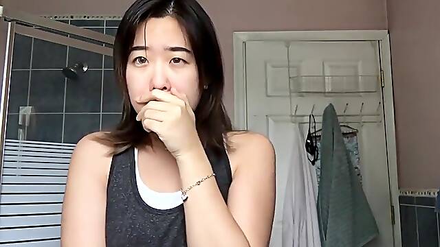 Wetting My Shorts / Omorashi