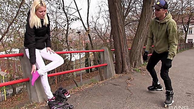 Amateur oral pleasing with Sindy Rako and one lucky guy