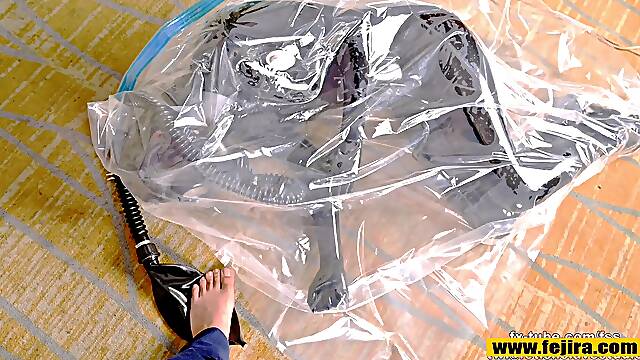 Fejira com Latex fullset on vacuum bag and mask 