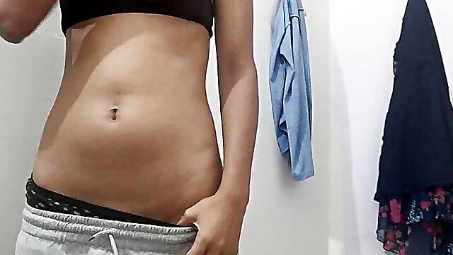 Desi Bhabhi Enjoys Showing Her Fully Nude Body