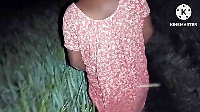 Meri pados ki bhabhi ko jungle mein bulakar chudai ki