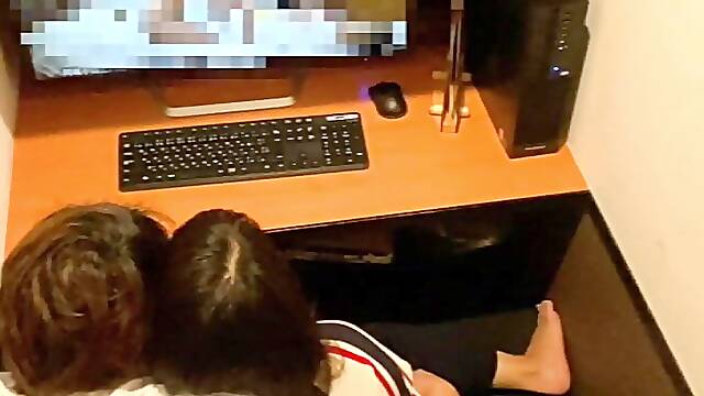 [AV viewing at Necafe] The soccer club manager and the captain who have just been dating decide to watch AV on a Necafe date ... - Two people who are and have sex for the first time.