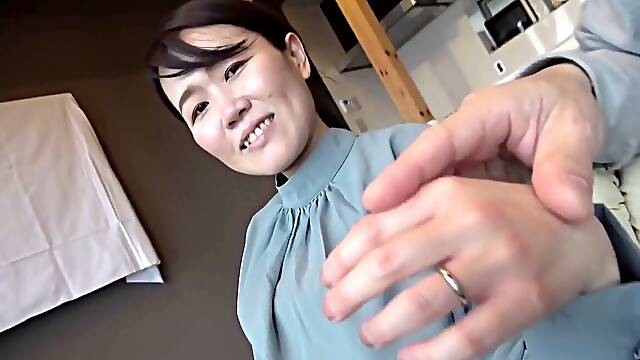 Cheating Asian wife's steamy onsen escapade comes with a twist