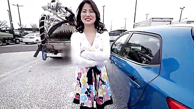Momoko 33years old, a horny couger who's been wet all day 5 DVD