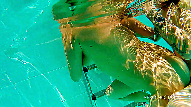 Underwater Anal Fuck with Her New Toyboy