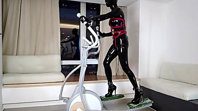 Mz27 - a Girl Bound in Latex Walks on a Treadmill
